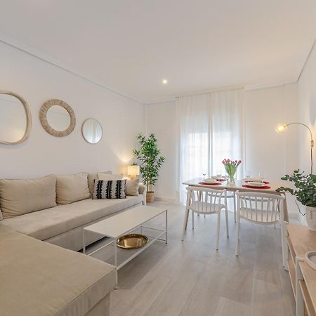 Isg Apartments Becquer Free Parking Inside The Building Sevilla Dış mekan fotoğraf