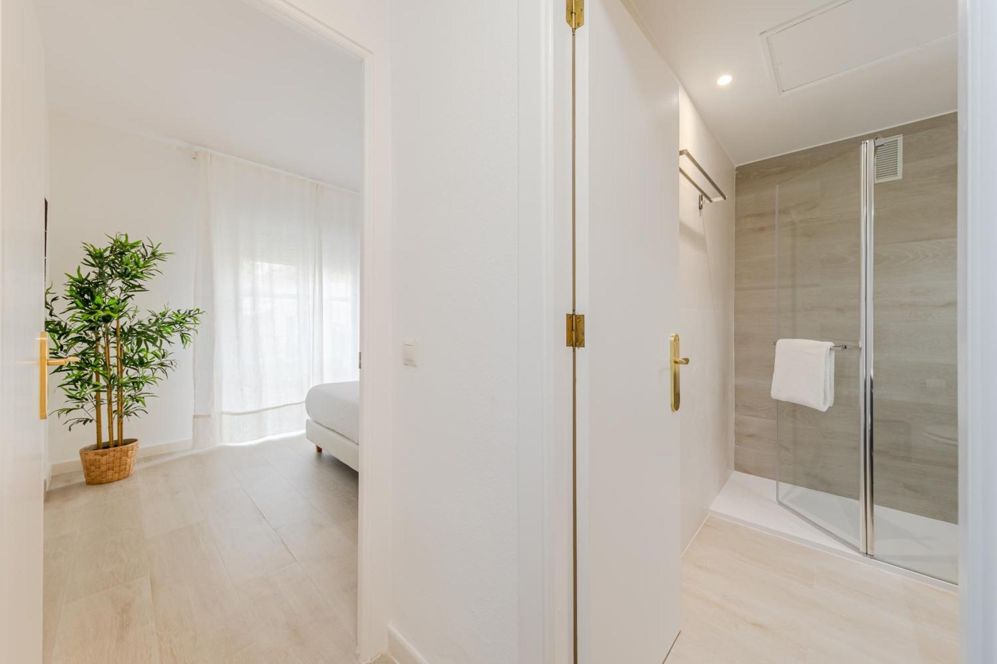 Isg Apartments Becquer Free Parking Inside The Building Sevilla Dış mekan fotoğraf