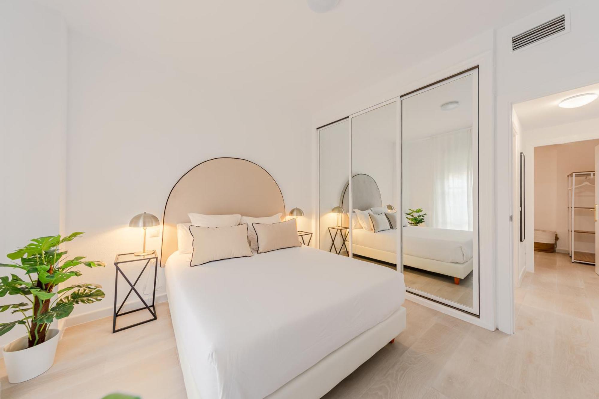 Isg Apartments Becquer Free Parking Inside The Building Sevilla Dış mekan fotoğraf